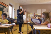 Pháp cấm một số ngôn ngữ trung tính trong các trường học: ‘Một mối nguy hiểm đối với đất nước của chúng ta’ và ‘Pháp ngữ’