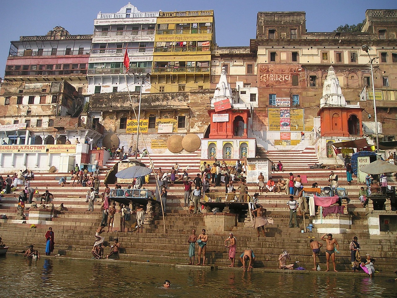 Đi tìm nguyên nhân đại dịch bùng phát ở Ấn Độ: Phật còn ngự nơi sông Hằng?