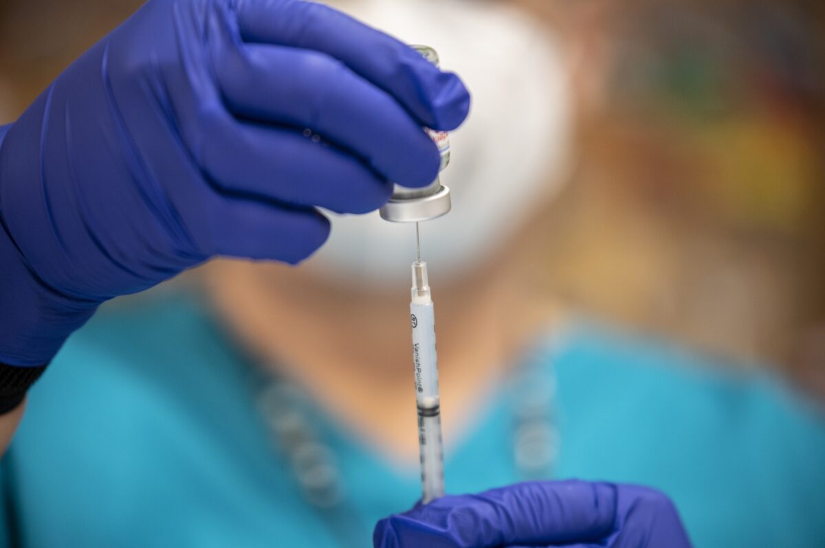 Các nhà sản xuất vaccine