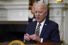 Ông Biden yêu cầu các nhà thầu liên bang phải trả mức lương tối thiểu 15 USD