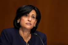 Giám đốc CDC nói bà ‘thực sự gặp khó khăn với cách truyền đạt’ về COVID-19