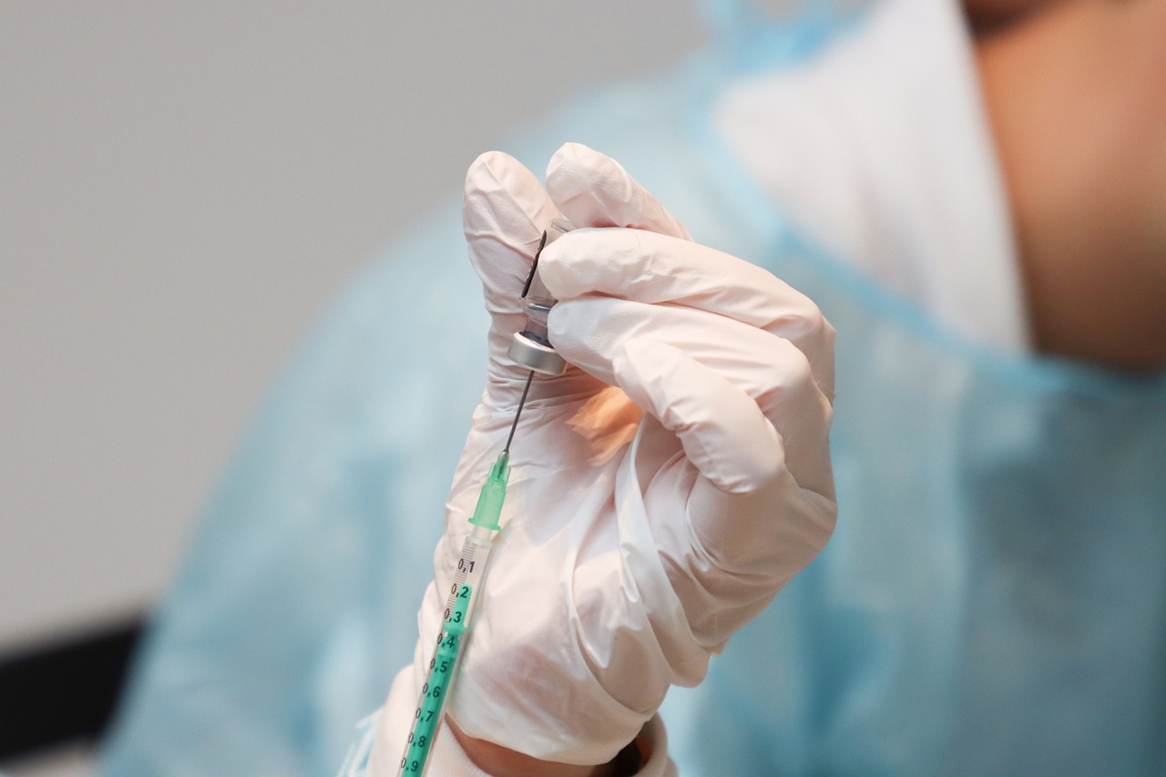 Thêm 10 người tử vong và 5 phụ nữ sẩy thai sau khi chích vaccine COVID-19 ở Hồng Kông