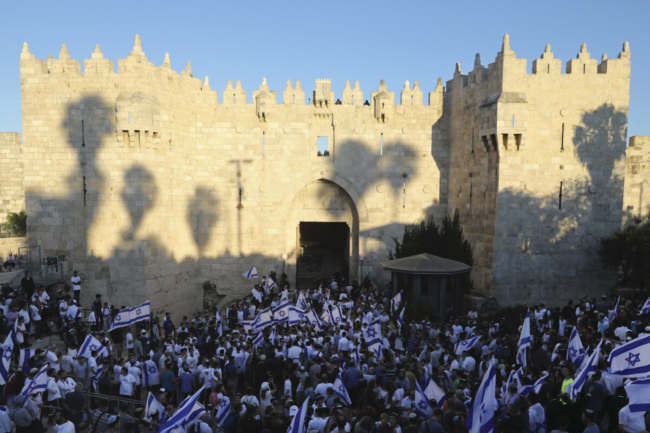 Quân đội Israel không kích vào Hamas