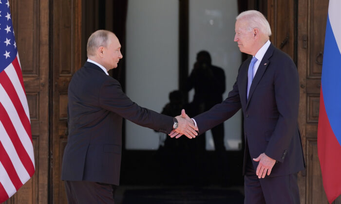 Hội nghị thượng đỉnh giữa TT Biden và TT Putin gây áp lực lên Trung Quốc