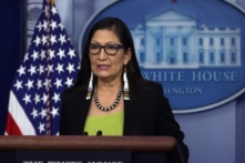 Bộ trưởng nội vụ: Không có kế hoạch cấm vĩnh viễn ‘ngay bây giờ’ đối với hoạt động cho thuê và khoan dầu khí mới