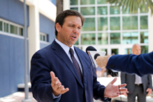 Thống đốc tiểu bang Florida DeSantis gửi cảnh sát đến ứng phó với cuộc khủng hoảng biên giới ở Arizona, Texas