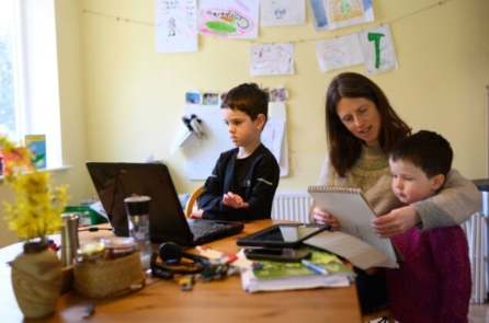 Cuộc cách mạng giáo dục tại gia bùng nổ trong đại dịch virus Trung Cộng