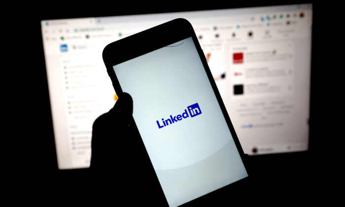 LinkedIn chặn tài khoản của một số nhà phê bình Trung Quốc vào đêm trước lễ tưởng niệm Thiên An Môn, gồm cả nhân viên của Epoch Times