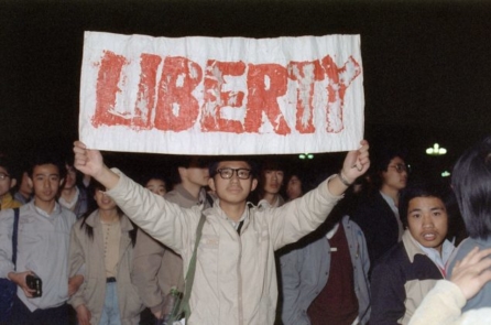 Các doanh nghiệp và người nổi tiếng Hoa Kỳ cần phải chấm dứt quỳ phục trước Trung Quốc