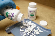 Tăng 200% tỷ lệ sống sót cho bệnh nhân COVID-19 thở máy khi phối hợp Hydroxychloroquine và Azithromycin