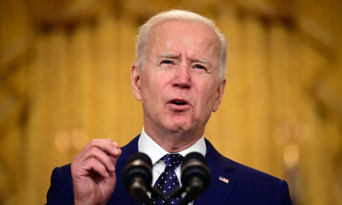 Tổng thống Biden chỉ trích ‘sự gia tăng đàn áp’ của Bắc Kinh ở Hồng Kông sau khi Apple Daily đóng cửa