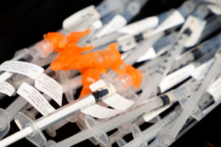 Nghiên cứu: Số ca viêm cơ tim ‘cao hơn dự kiến’ ở nam quân nhân sau khi chích vaccine COVID-19 mRNA liều thứ 2