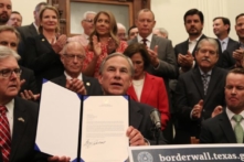 Thống đốc Texas tiết lộ chiến lược xây dựng bức tường biên giới, phê chuẩn 250 triệu USD