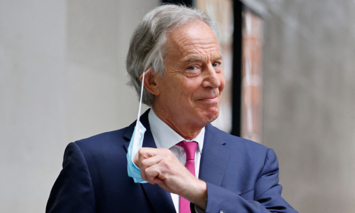 Ông Tony Blair kêu gọi phân biệt những ai đã chích ngừa và chưa chích ngừa