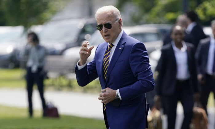 Biden phản đối tăng thuế xăng