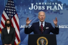 Tổng thống Biden quyết tâm tạo việc làm … tại Trung Quốc