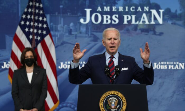 Tổng thống Biden quyết tâm tạo việc làm … tại Trung Quốc