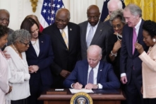 Tổng thống Biden ký dự luật đưa ngày Juneteenth trở thành ngày Lễ Liên bang