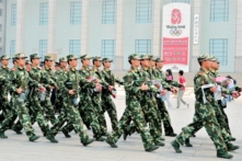 Chuyên gia về Trung Quốc: Trung Cộng ‘bên ngoài uy mãnh, bên trong yếu nhược’