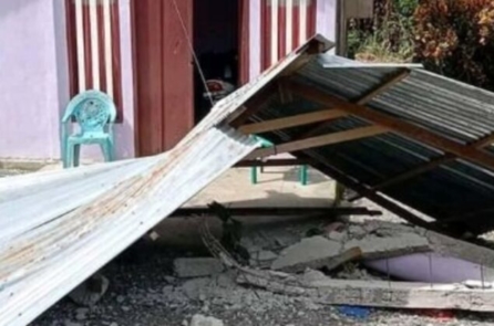 Người dân Indonesia lao lên đồi sau trận động đất mạnh 6.1 độ gần quần đảo Maluku