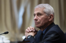 Tiến sĩ Fauci: Liều vaccine COVID-19 bổ sung có thể sẽ cần thiết nhưng vào thời điểm nào thì vẫn chưa rõ