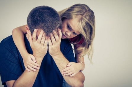 Cha mẹ có nên che giấu các cảm xúc tiêu cực với con trẻ?