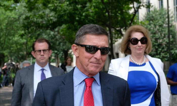 Ông Michael Flynn phản hồi các báo cáo về việc tán thành ‘đảo chính’: ‘Hãy để tôi rất rõ ràng’