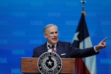 Thống đốc Texas ký Dự luật cấm chính phủ không được đóng cửa các nhà thờ, nơi thờ phụng