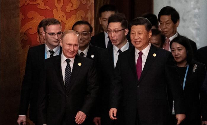 Loại Nga ra khỏi SWIFT có thể dẫn tới Nga xích lại gần Trung Quốc hơn