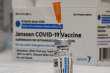 Hoa Kỳ kéo dài ngày hết hạn sử dụng cho vaccine COVID-19 J& J thêm sáu tuần