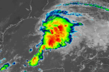 Hệ thống nhiệt đới mang đến mưa lớn và lũ lụt cho vùng duyên hải