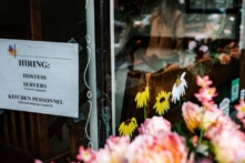 Đơn xin trợ cấp thất nghiệp của Hoa Kỳ lại giảm xuống khi một số tiểu bang ngừng trợ cấp liên bang