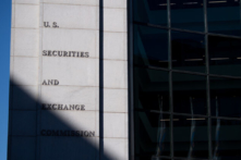 SEC sa thải Người giám sát kiểm toán do ông Trump chỉ định