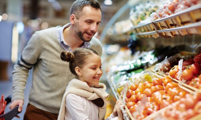 10 cách hữu ích để mua thực phẩm ít thuốc trừ sâu, phụ gia, chất bảo quản và phụ phẩm đóng gói