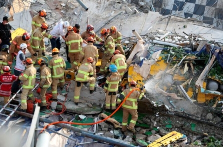 Tòa nhà đổ sập ở Nam Hàn làm 9 người thiệt mạng, 8 người bị thương