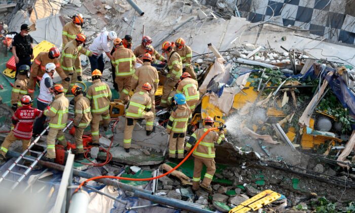 Tòa nhà đổ sập ở Nam Hàn làm 9 người thiệt mạng, 8 người bị thương