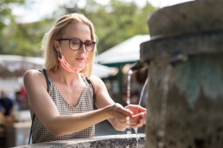 Giải tỏa cái nóng mùa hè với liệu pháp massage bàn tay và bàn chân