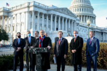 Nhóm Freedom Caucus tại Hạ viện thề sẽ phản đối bất kỳ dự luật chi tiêu nào không cắt giảm ngân sách đào tạo thuyết sắc tộc trọng yếu