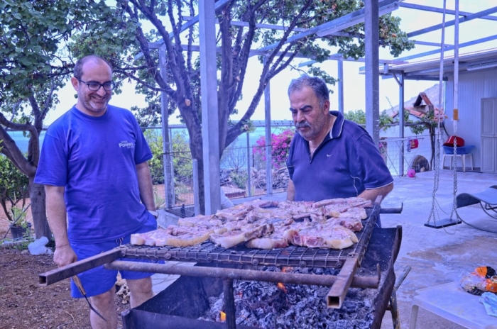 Sức mạnh của truyền thống: Câu chuyện về một gia đình trên đảo Crete
