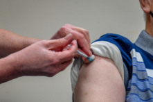 Hoa Kỳ: Mũi vaccine COVID-19 thứ ba có thể gây ra nhiều tác dụng phụ nghiêm trọng hơn