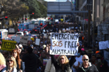 Úc: Hàng ngàn người biểu tình phản đối phong tỏa tại Sydney, Melbourne