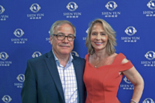 Các khán giả tại Stamford ủng hộ sứ mệnh thâm sâu hơn phía sau vẻ đẹp của Shen Yun