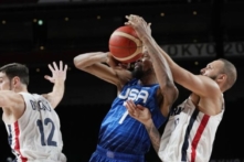 Đội Hoa Kỳ choáng váng khi lần đầu tiên thua tại Olympic bóng rổ nam kể từ năm 2004