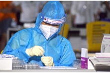 COVID-19 tại Việt Nam ngày 4/7: 887 ca mắc mới trong ngày, TP. HCM đề nghị hỗ trợ khẩn cấp 2 triệu test nhanh, Bình Dương có ca tử vong đầu tiên