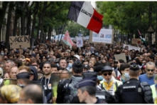 Hơn 100,000 người Pháp biểu tình, phản đối chích vaccine COVID-19 bắt buộc