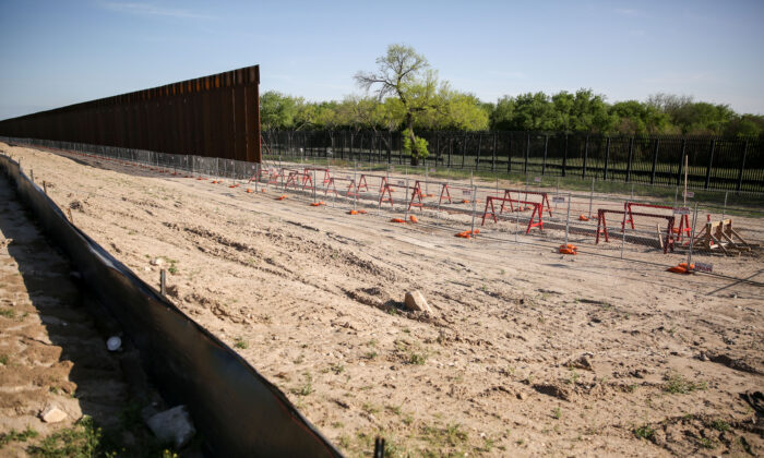 Chính phủ Tổng thống Biden chi 3 triệu USD mỗi ngày để đình chỉ xây dựng bức tường biên giới