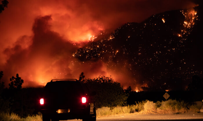 Hàng trăm người được lệnh rời khỏi nhà ở tỉnh bang British Columbia do hiểm họa cháy rừng
