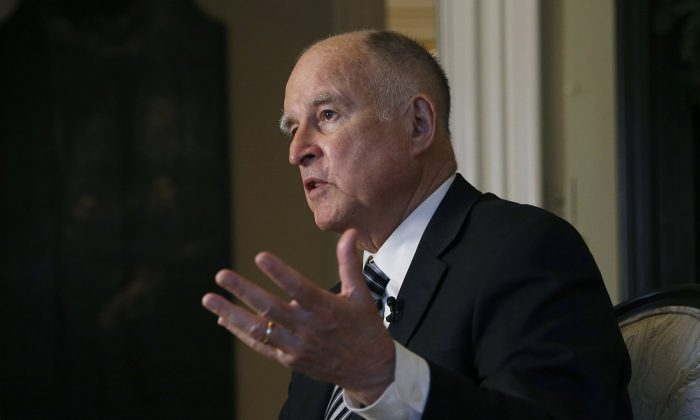 Thống đốc California Newsom ký ‘Kế hoạch Hồi phục’ 100 tỷ USD – Cựu thống đốc chỉ trích hoang phí