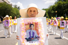 22 năm ‘bức hại kinh hoàng’: Diễn hành kêu gọi chấm dứt cuộc đàn áp Pháp Luân Công tại Hoa Thịnh Đốn