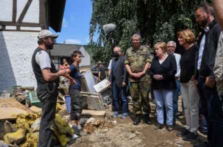 Thủ tướng Đức Merkel đã cam kết hỗ trợ nhanh chóng trong trận lũ ‘kinh hoàng’